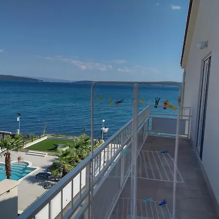 Figaro Pogled Od Milijun Dolara, 2 Tusa, 2 Wc * Kastela