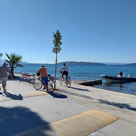 Figaro Pogled Od Milijun Dolara, 2 Tusa, 2 Wc Apartment Kastela