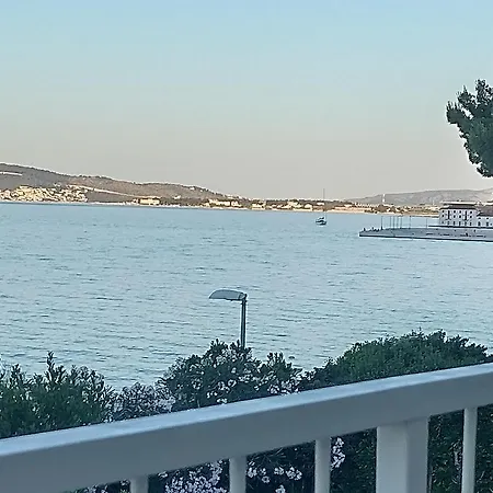 Figaro Pogled Od Milijun Dolara, 2 Tusa, 2 Wc Kastela