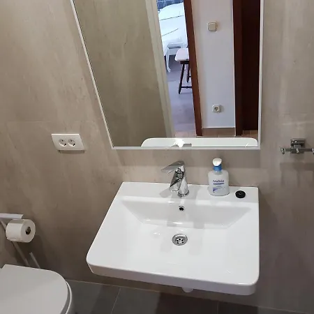 Figaro Pogled Od Milijun Dolara, 2 Tusa, 2 Wc * Kastela