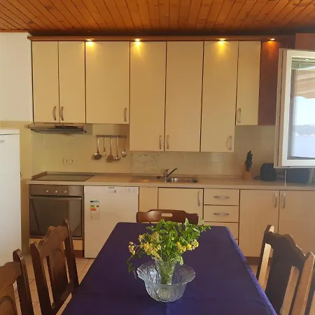 Figaro Pogled Od Milijun Dolara, 2 Tusa, 2 Wc Kastela
