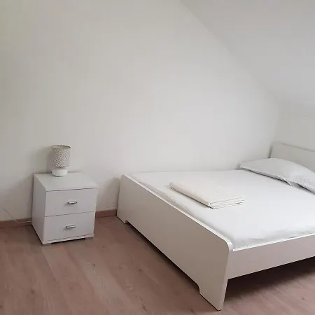 Figaro Pogled Od Milijun Dolara, 2 Tusa, 2 Wc Kastela