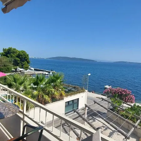 Figaro Pogled Od Milijun Dolara, 2 Tusa, 2 Wc * Kastela